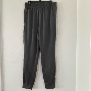 MENS FILA JOGGERS SIZE LARGE